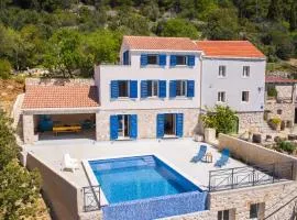 Villa Korta - Spacious House with Pool