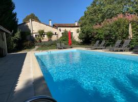 Uniquely Private Holiday Villa in the Charente, hotell i Puyréaux