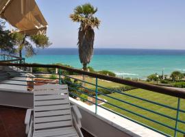 Yades elegant villa 2 minutes away from the beach, hotel in Kallithea Halkidikis