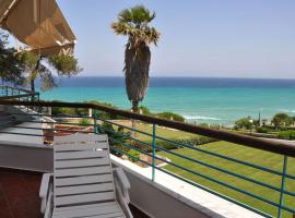 Yades elegant villa 2 minutes away from the beach, villa in Kallithea Halkidikis