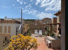 NOTARIA-Apartamento en casco antiguo, al lado de playa, Rambla y Monasterio, con acceso a terraza ajardinada