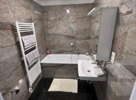 Soukromý byt 2+kk s balkónem a parkováním, Hotel in Znojmo