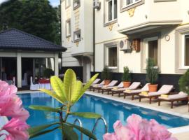 Eney Boutique Hotel, hotel with pools in Lviv