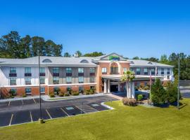 Holiday Inn Express Hotel & Suites Hinesville, an IHG Hotel、ハインズヴィルのホテル