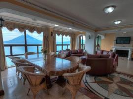 Torres de Atitlán Pent-House 10 personas - Apartamento 8 personas, מלון באמנוויל