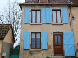 Maison accueillante à Saint-Amand-en-Puisaye avec jardin, hotel in Saint-Amand-en-Puisaye