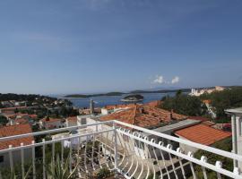 Tanya-Apartments and Rooms, gistihús í Hvar