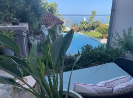 Villa Maris- beachfront villa with exclusive pool, &xi;&epsilon;&nu;&omicron;&delta;&omicron;&chi;&epsilon;ί&omicron; &sigma;&epsilon; Podstrana