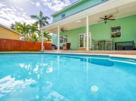 Las Olas Villa with HEATED Salt Water Pool, хотел близо до Fort Lauderdale Park, Форт Лодърдейл