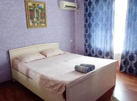 Двух комнатная в центре, Hotel in Schymkent