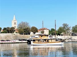Rhythm Floating Hostel - Zadar, boat in Zadar