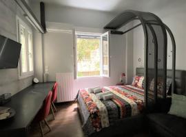 Dreamy Central Corner