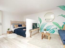 COSY COTTAGE - Cheerful Apartment in the Center, cabana o cottage a Budapest