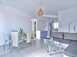 Ifestos home with private veranda, Paros, hotel in Logaras