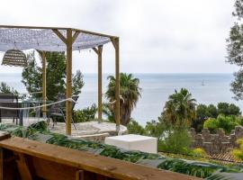 CALA 51 - Villa with sea view, hotell i Blanes