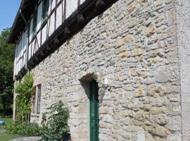 Ruhige Ferienwohnung im Gutshaus, hotel barato en Niederorschel