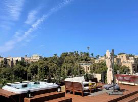 Jaffa- Seafront penthouse with terrace & elevator, hotel v destin&aacute;cii Tel Aviv