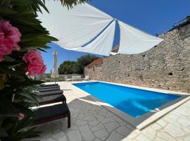 Boutique House Ika with Private Swimming Pool, hotell sihtkohas Stankovci