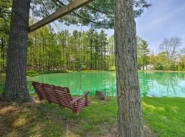 The Red Pine Cabin with Private Pond and Dock!, hotel with parking in Loudonville