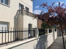 Villa Tenjin Chambre 13, Pension in Bondy