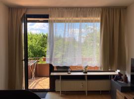 Schöne, möblierte Wohnung mit Balkon und Tiefgarage, מלון ליד Classic Remise Dusseldorf, דיסלדורף
