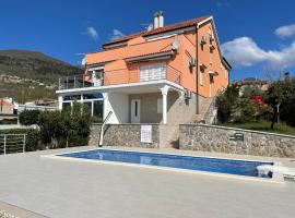 Rock'n'jazz apartment with swimming pool and beautiful sea view, hotel in Poljane