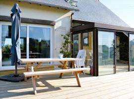 La maison penchée, avec jardin à 50m de la plage, hôtel à Asnelles