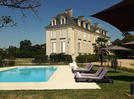 Château La Mothaye - self catering apartments with pool in the Loire Valley、Brionのホテル