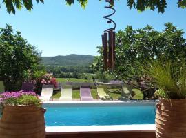 VILLA CÔTE SUD ARDECHE、Chauzonのホテル