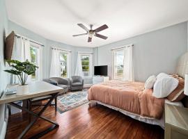 Cozy Up in 5BR Apt Near Charming Oak Square、ボストンのアパートメント