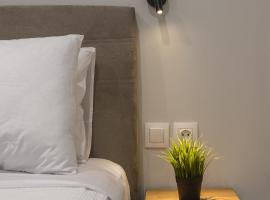 Raise Averof Serviced Apartments, hotel malapit sa Aghios Ioannis Metro Station, Athens