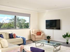 Large Premium Warrawee Apartment with Parking A401, hotel in Warrawee