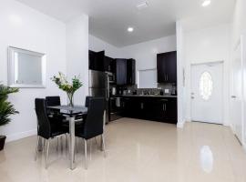 Comfortable 4BR Townhome at Calle 8 Miami, budget hotel in Miami