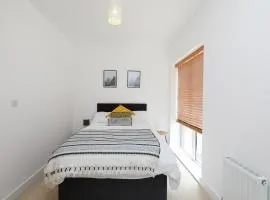 Derby City Base - 2 Bed Near Hospital, Driveway Parking, Garden