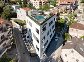 C Group apartments、コトルのファミリーホテル