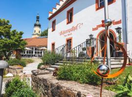 Schlossgasthof Rösch, hotel con parking en Blaibach