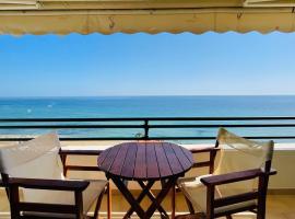 Panoramic sea view1bedroom Apart.Glyfada beach2-4p، فندق في غليفادا