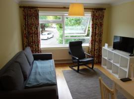 NEW Cosy 2 Bedroom Flat - Englefield Green, vacation rental in Englefield Green