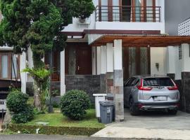 Rumah Sewa Harian di Bandung, Resor Dago Pakar, hotel a Bandung
