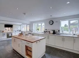Norfolk Luxe Beach House Sleeps 8 Dog friendly