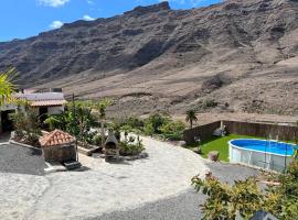 Casa rural con baño adaptado y piscina en Mogán คันทรีเฮาส์ในโมกัน