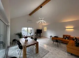 KLIMATISIERTE schöne 110 qm große moderne und helle Wohnung