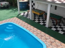 Ótima casa com piscina em Praia Grande, hotel en São Paulo