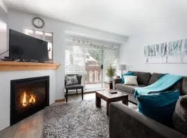 3BR in Sunpath, King Bed, Village Location, Private Patios, Hot Tub and Pool