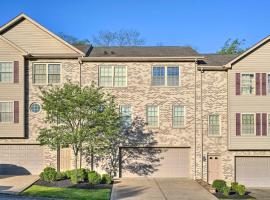 Family-Friendly Townhome 16 Mi to Pittsburgh!, hotel with parking in Monroeville