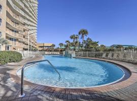 High-Rise Destin Condo with Balcony and Pool View, готель у місті Дестін