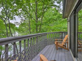 Beaver Lake Retreat with Deck and Private Hot Tub, hotel in Garfield