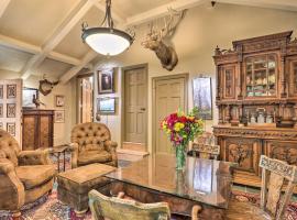 Quiet Art-Inspired Hendersonville Boutique Lodge!, villa en Hendersonville