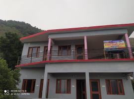 Ridhi Homestay Sari, Hotel mit Parkplatz in Ukhimath
