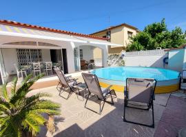 Torredembarra cosy, well equipped house, 5 min. from the beach, hotel em Torredembarra